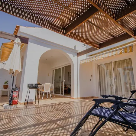 Margret Con Piscina Privada En וילה *