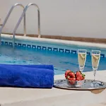 Margret Con Piscina Privada En 别墅 阿德耶