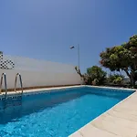 Margret Con Piscina Privada En 别墅 阿德耶